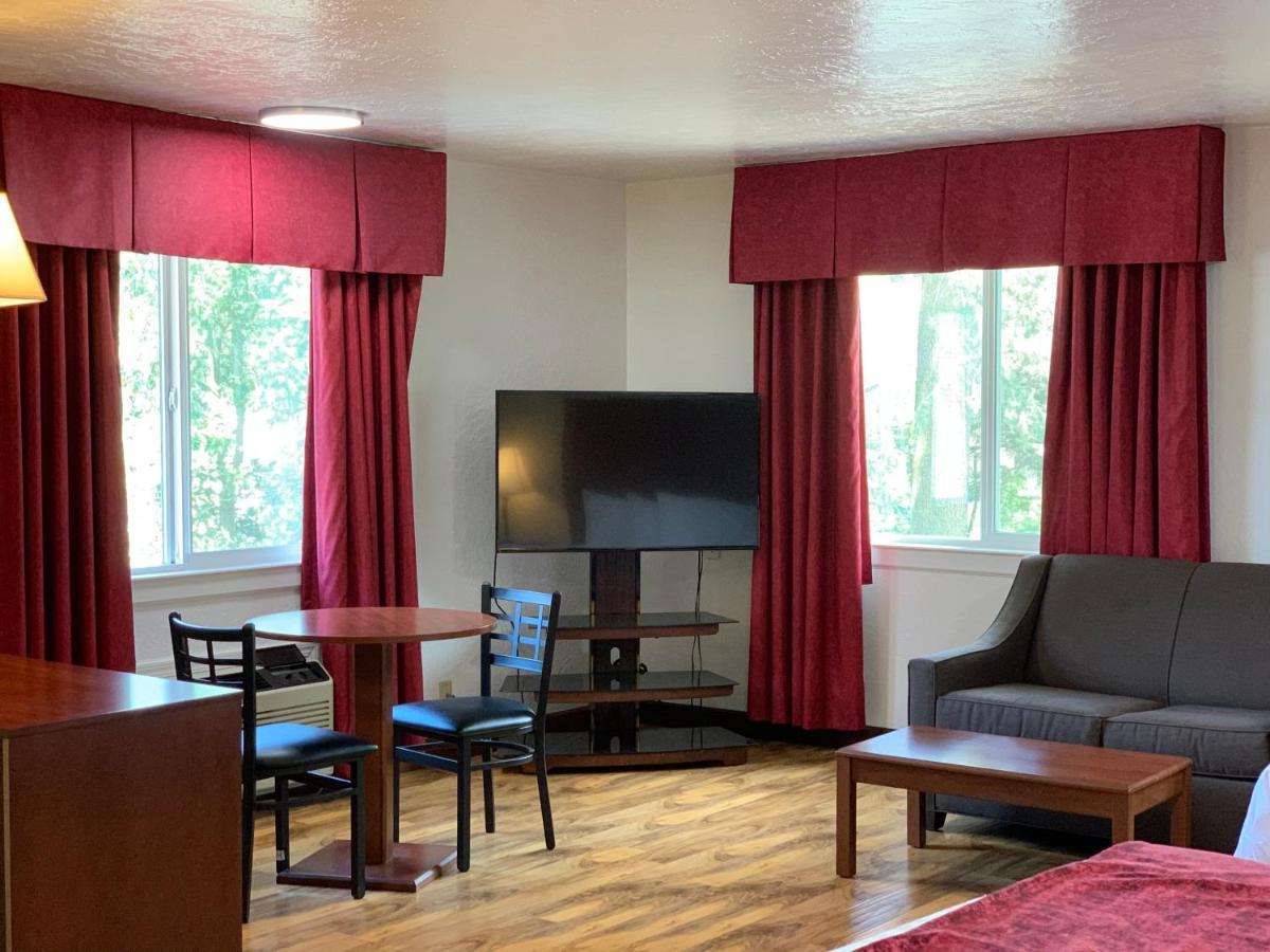 Red Carpet Inn Медфорд Екстериор снимка