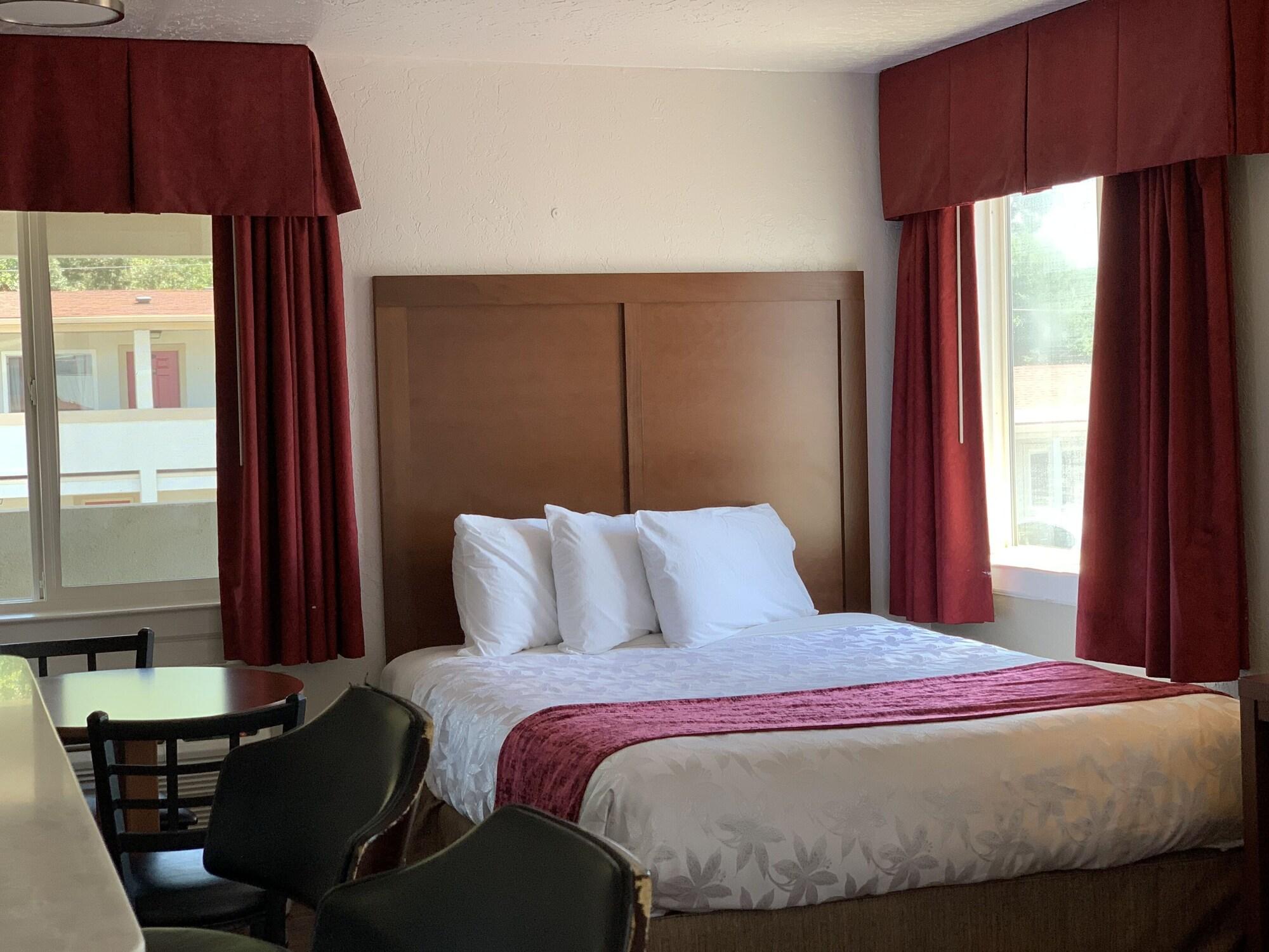 Red Carpet Inn Медфорд Екстериор снимка