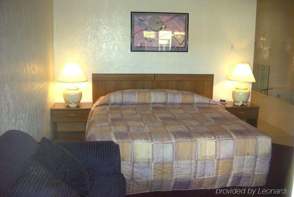 Red Carpet Inn Медфорд Екстериор снимка