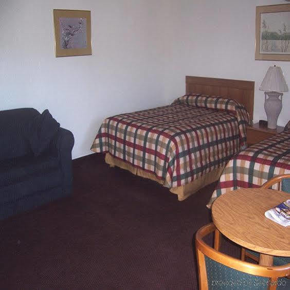 Red Carpet Inn Медфорд Стая снимка