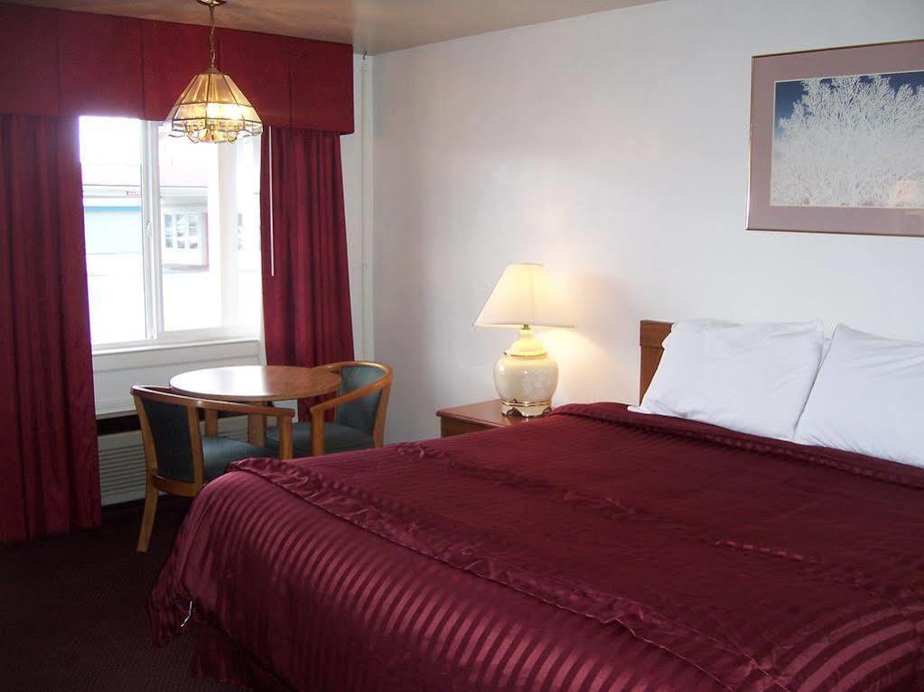 Red Carpet Inn Медфорд Екстериор снимка