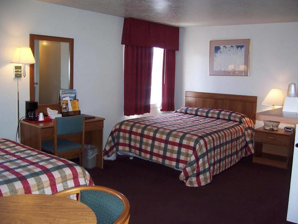 Red Carpet Inn Медфорд Екстериор снимка