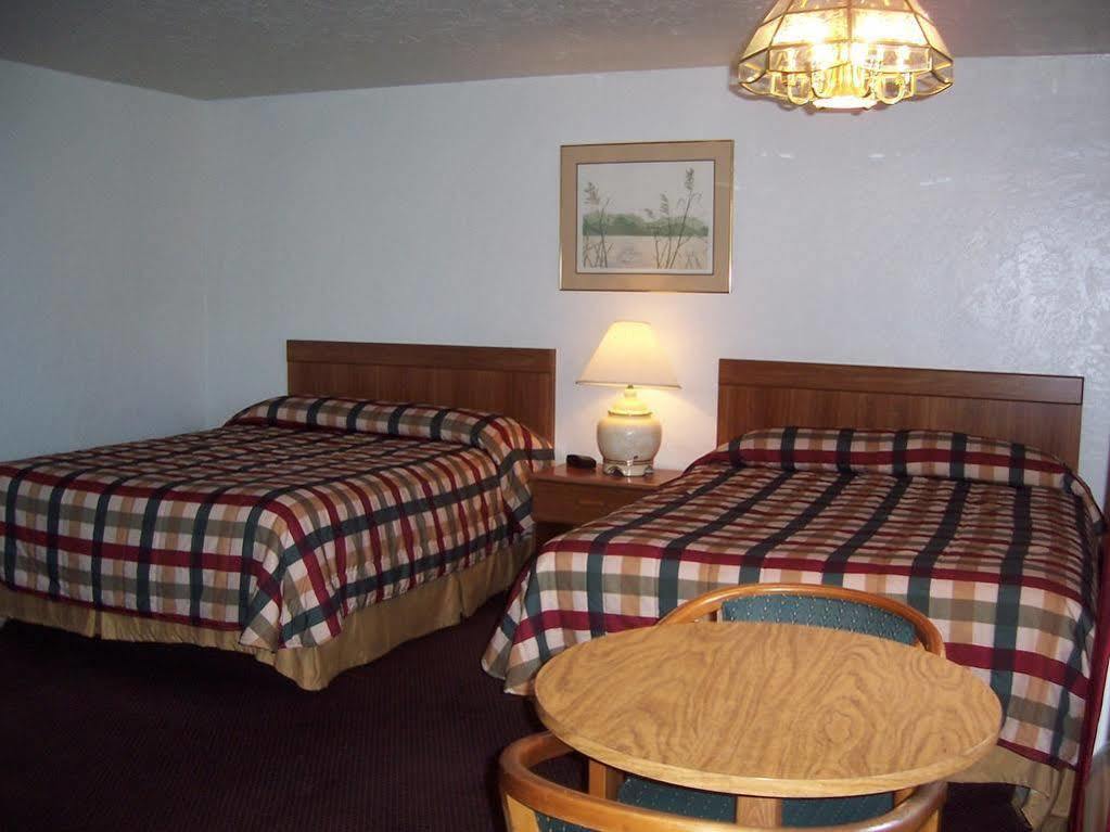 Red Carpet Inn Медфорд Екстериор снимка