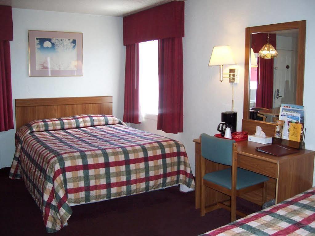 Red Carpet Inn Медфорд Екстериор снимка
